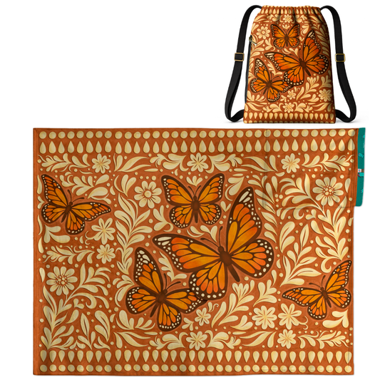 Monarch butterfly: 2-in-1 Cozy Blanket Backpack | Mexican Cobichila | Teporingo