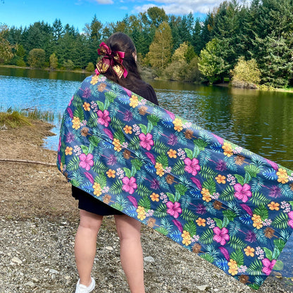 Tropical Patrón: 2-in-1 Toalla y Mochila de Playa | Mochitoalla | Teporingo